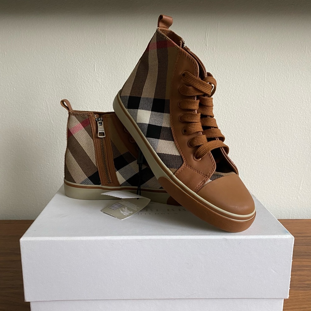 NWT Burberry sneakers